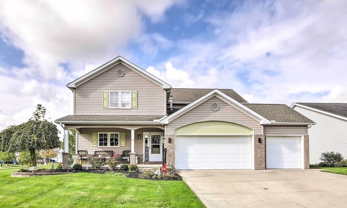 Brook Park House | Large Cleveland Home w/Fire Pit + Backyard!