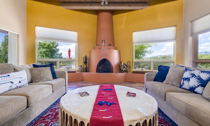 Tierra Preciosa House | Large, Colorful, Santa Fe-Style Home