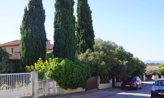 La Figarasse Villa | Large comfortable villa 5 minutes from the beach garden terraces pets allowed