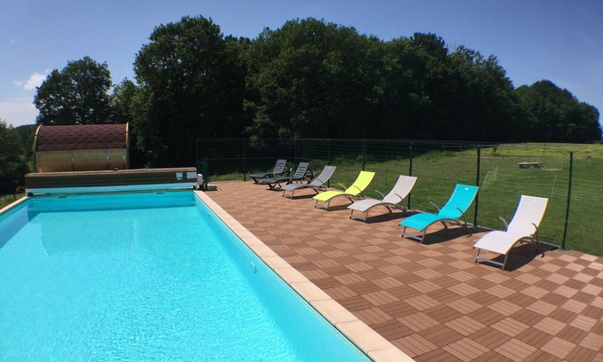 Flacey-en-Bresse Cottage | Large comfortable holiday home with swimming pool (12 people)