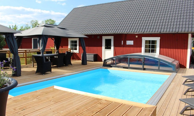 Vackelsang House | Large comfortable holiday home with private pool, motorboat and lake view