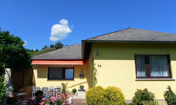 Punderich House | large comfortable house for 2 to 6 people, directly on the Moselle, with WiFi