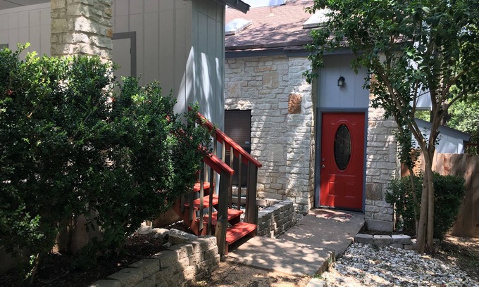 Elmhurst Heights Condo | Large Condo Near Downtown, Airport and University