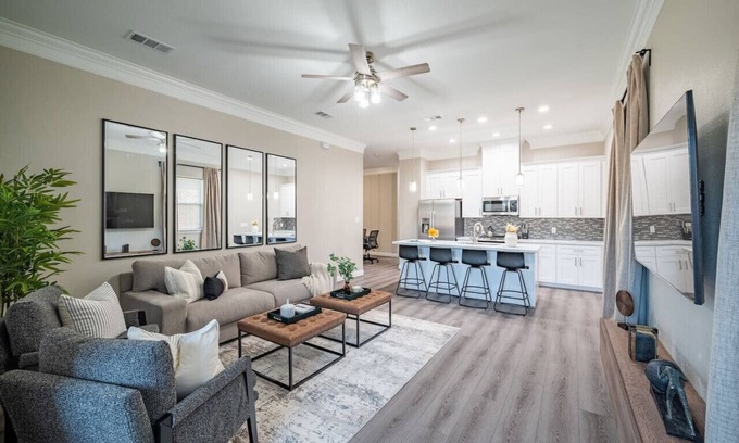 Greater Fondren Southwest House | Large Conference Room|Pet Ok|Private Yard|Gated