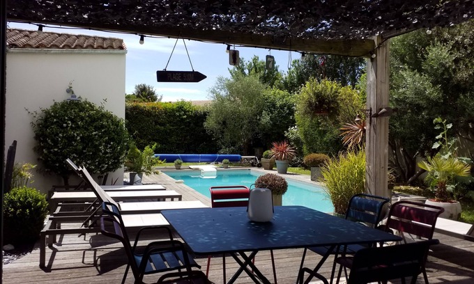 Perigny House | Large contemporary house near the sea