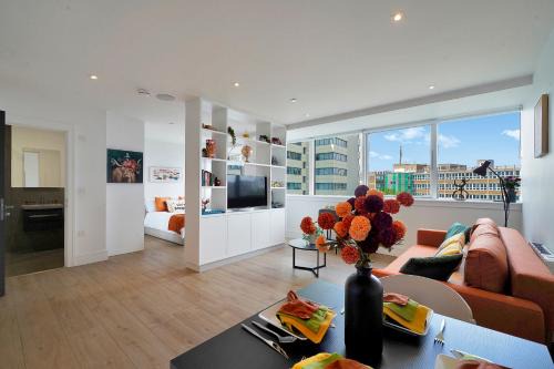 Wembley Park Apartment | Large Cosy Studio Apartment Next To Stadium With Gym