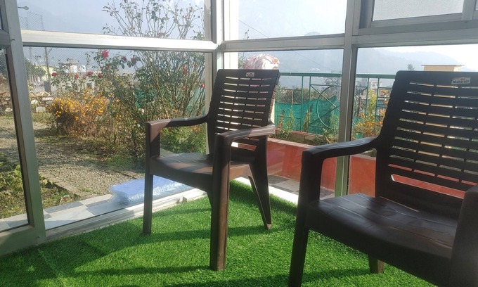 Bhimtal Cottage | Large Cottage with Valley View - 5 minutes walk from Lake!
