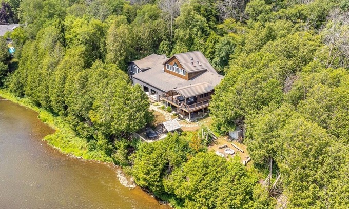 Elora Cottage | Large cottage with Water front, Heated Pool, sauna, 4 family rooms