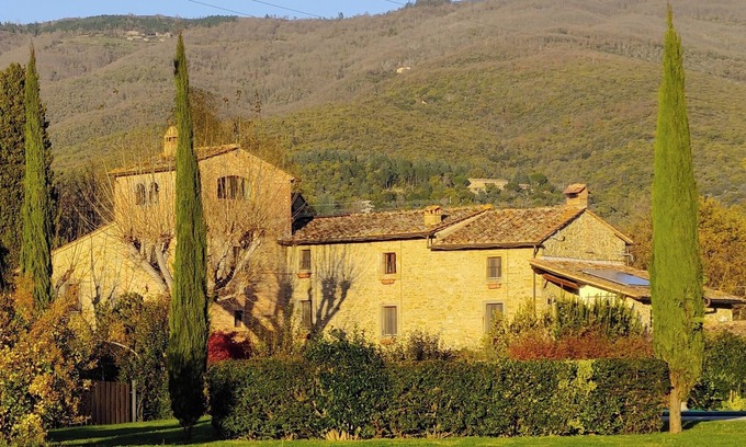 Cortona Apartment | Large country apartment in Cortona 1bed1bath with shared pool & gorgeous gardens