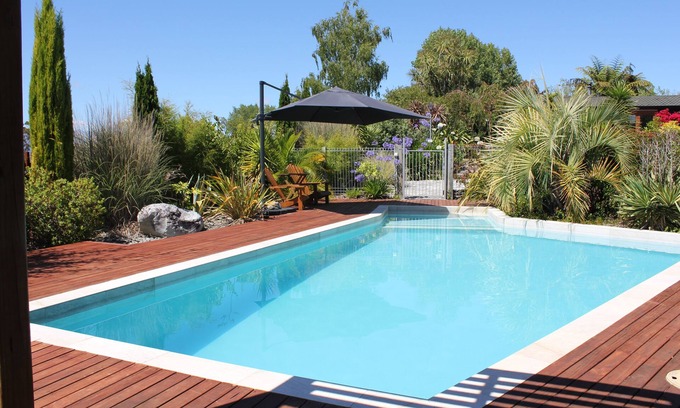 Redwood Valley House | Large Country Home with Views - Spa Pool, Swimming Pool, Firepit, Games Room