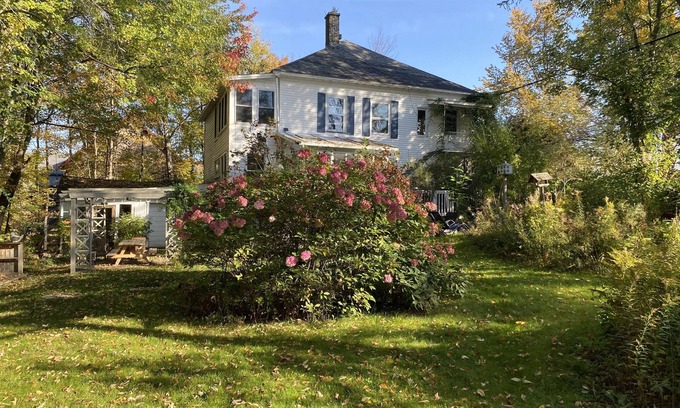 Austin House | Large country house in the Eastern Townships,Québec, Canada