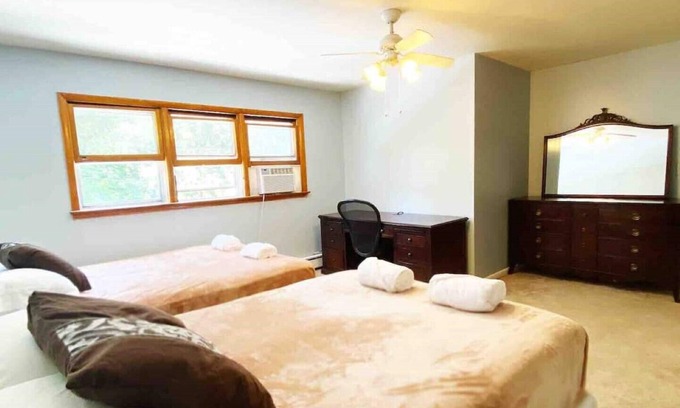 Middle Hope House | Large,Cozy,Bright Apartment, Business Themed.