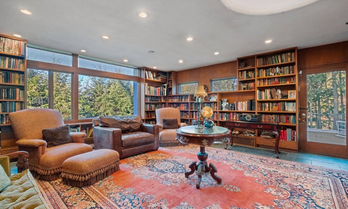 Hanover House | Large Dartmouth Home w/Outdoor Pool-Perfect for alumni, future students, and summer vacation!