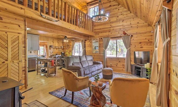 Show Low Cabin | Large Deck, Grill: Pet-Friendly Show Low Retreat!