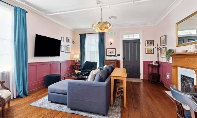 Faubourg Lafayette Bed & Breakfast | Large Designer Suite Steps to Downtown & Streetcar