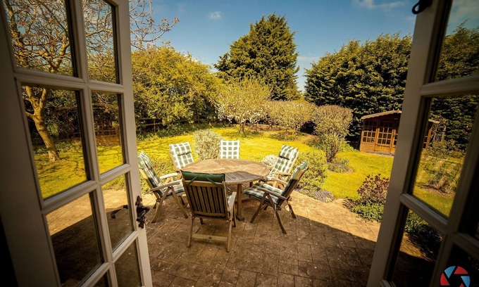 Needingworth House | Large Detached Bungalow and Garden Within Village with pubs and shop