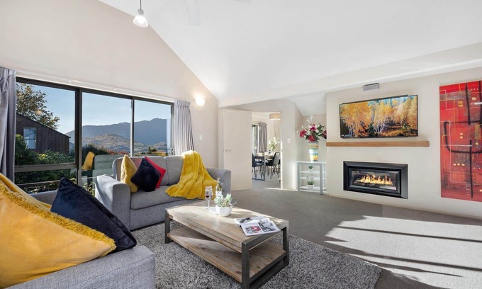 Fernhill House | LARGE DISTINCTIVE AND SPACIOUS FAMILY HOME