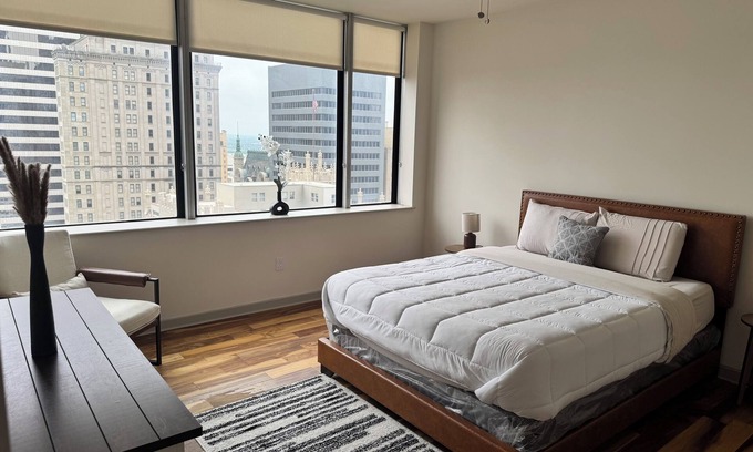 Downtown Dallas Apartment | Large downtown Dallas apartment with a view
