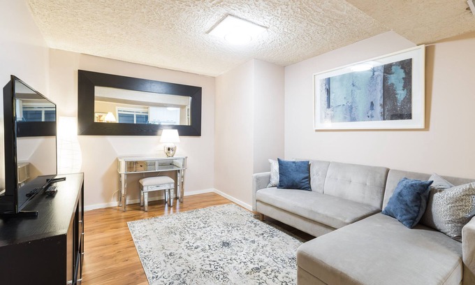 Grandview-Woodland House | Large, elegant & comfortable suite for your Vancouver getaway!
