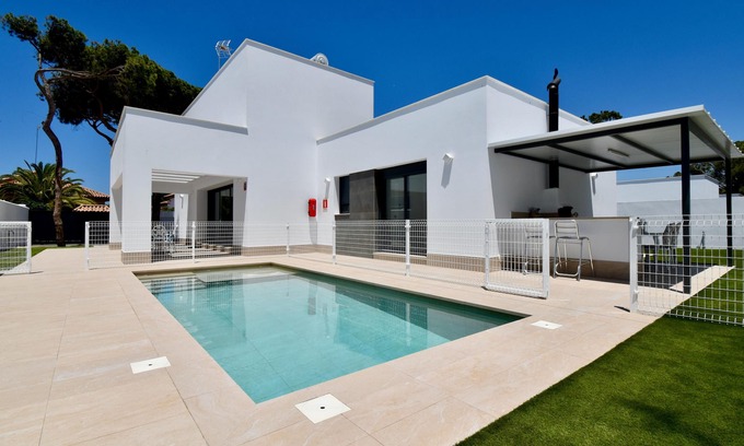 Poblado Sancti Petri Villa | Large modern luxurious Montevideo Villa in Sancti Petri