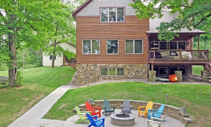 New Auburn Cabin | Large Executive Lake Home On Popular Northern Wisconsin Chain of Lakes