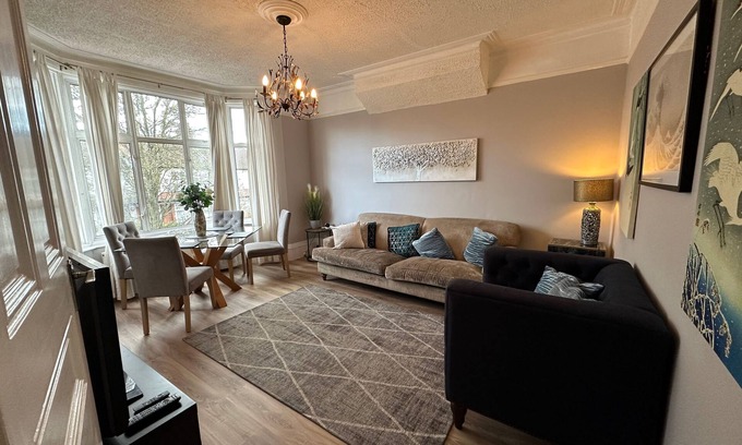 Palmers Green Apartment | Large Family Apartment, close to London, near parks and amenities