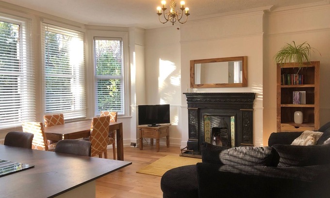 Catford Apartment | Large family bedroom apt in quiet area with good access to Central London