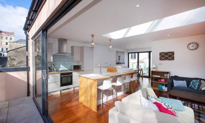 Hanham House | Large family, city centre Coach House