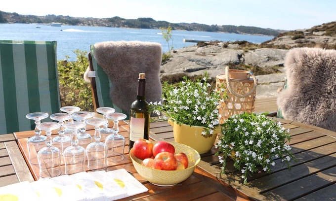 Steinsland Cabin | Large family friendly cottage by the sea. New modern cottage with great facilities.