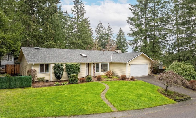 Olympia House | Large Family-Friendly Home on NW Side - Dogs OK