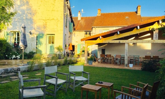 Verdelot House | Large family home near Disneyland 44 kms)
