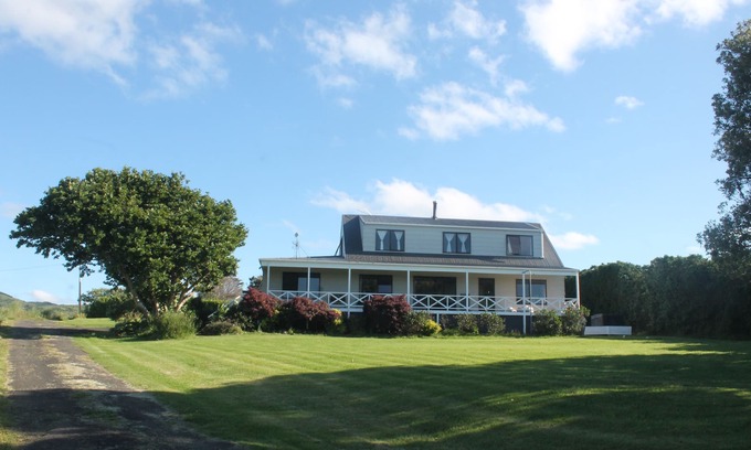 Franklin District House | Large Family Home In A Great Location with Uninterrupted Water Views