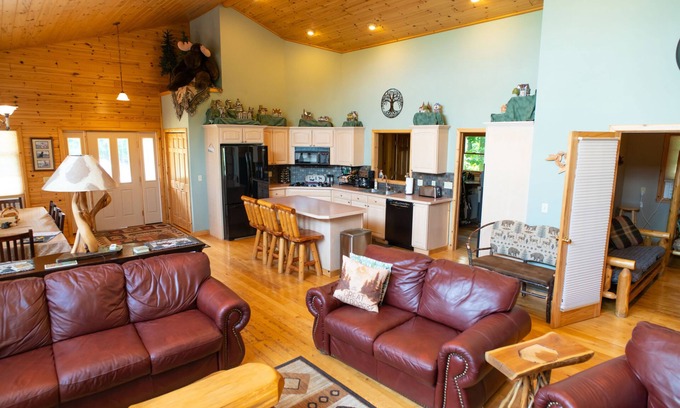 Bellaire House | Large family home, perfect for extended family gatherings