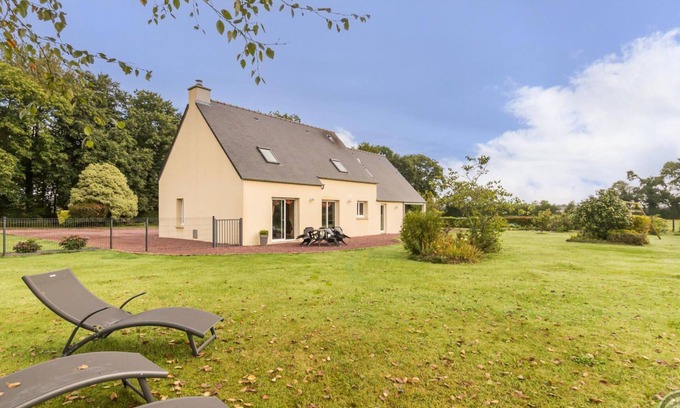 Yvetot-Bocage Cottage | Large family house with fenced garden, pets allowed and numerous amenities