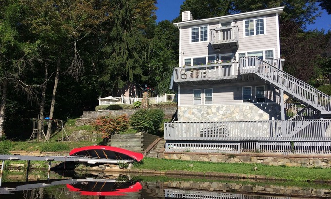 West Milford House | Large Family House On The Lake