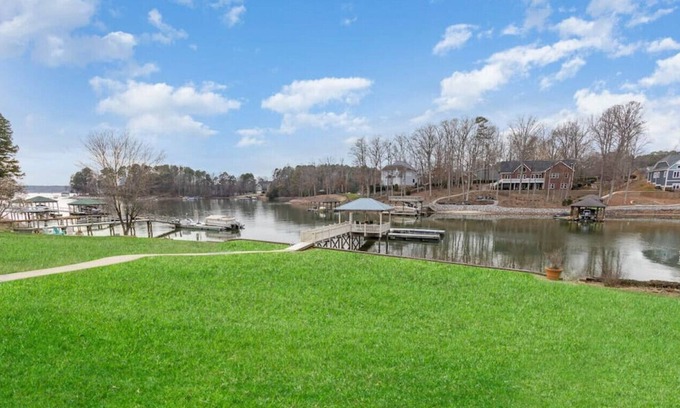 Lake Norman of Catawba House | Large Family Lake House