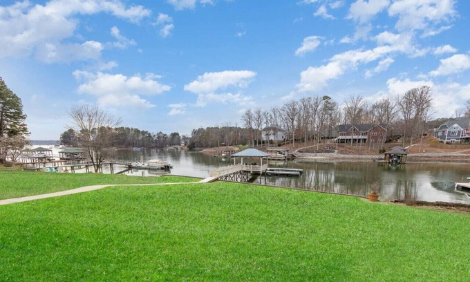 Lake Norman of Catawba House | Large Family Lake House