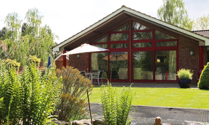 Surlingham Cottage | Large Family Studio Cottage Near Norwich