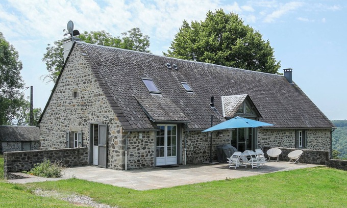 Larodde House | Large * farmhouse renovated in the countryside.