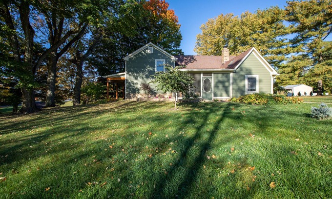 Zionsville Other | Large Farmhouse w/Hot Tub - Close to it All