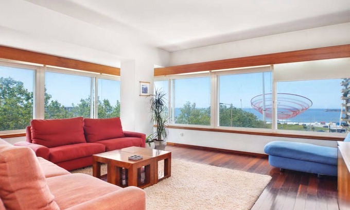 Aldoar Apartment | Large flat w/Sea view + Car Parking - Flowerstreet54 Flats