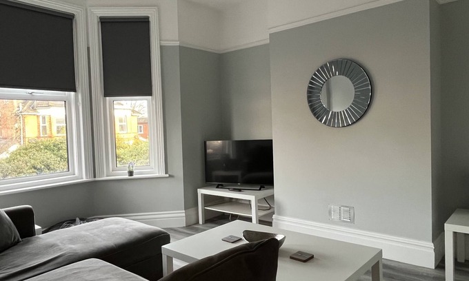 Boscombe Apartment | Large four bedroom home in Bournemouth n