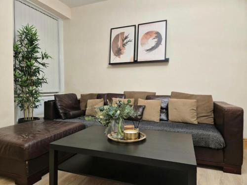 Cheetham Hill House | Large four bedroom house in manchester near centre