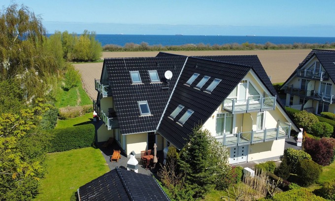 Nienhagen Condo | Large garden near the beach