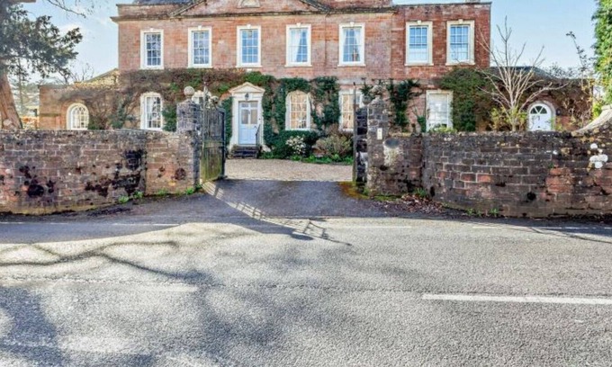 Chew Magna House | Large Georgian Manor House in Idyllic Foodie Heaven Somerset Village Near Bath