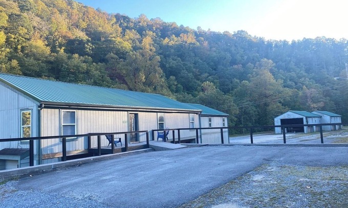 Pineville House | Large group & couples retreat