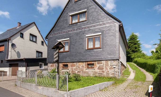 Neustadt am Rennsteig House | Large holiday home with terrace and garden in Neustadt am Rennsteig