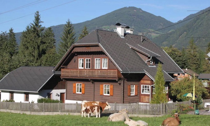 Fellbach House | Large holiday home with sauna and garden