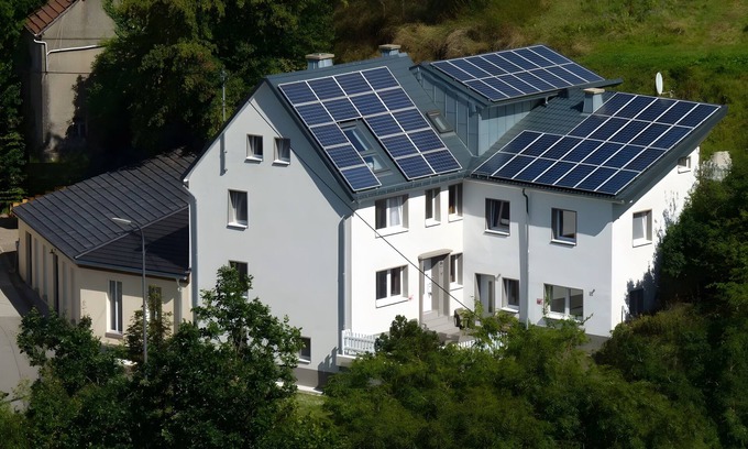 Zweifelscheid House | Large Holiday Home 'Engelsdorf' with Private Terrace and Wi-Fi