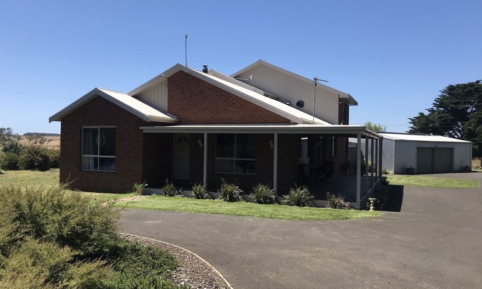 Cashmore House | Large holiday house , Pet dog friendly, secure boat parking off road